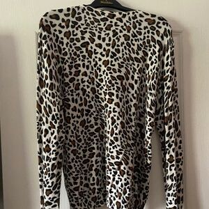 Ava Paige rayon/polyester button up sweater*Leopard-like*